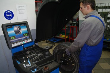 AUTO - CENTRUM TOYOTA
